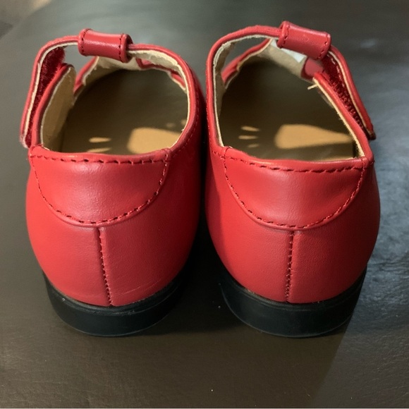 Designer Touch by Baby Deer Red Trap Shoes, Size 8 - Picture 3 of 7
